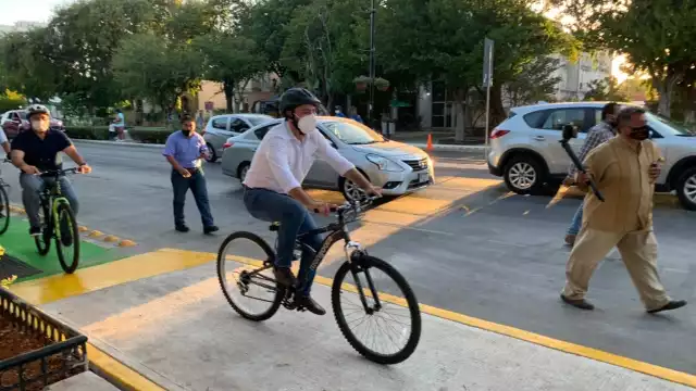 El gobernador recorrió en bicicleta esta vía