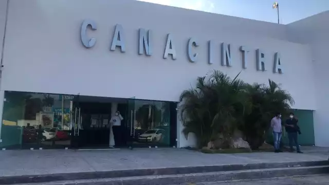 El debate no es abierto al público