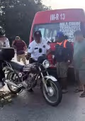 La combi de la ruta Roja de Isla Mujeres fue asegurada tras el accidente.