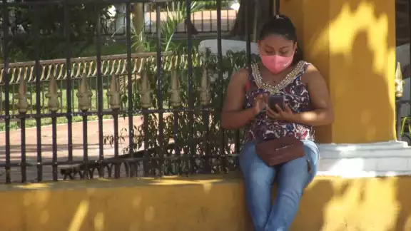 En la ciudad se puede apreciar a varias personas con esta prenda bien puesta En la ciudad se puede apreciar a varias personas con esta prenda bien puesta