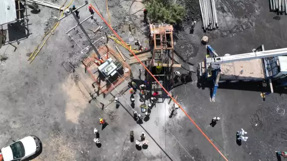 Se tiene una cápsula para rescatar a los mineros atrapados