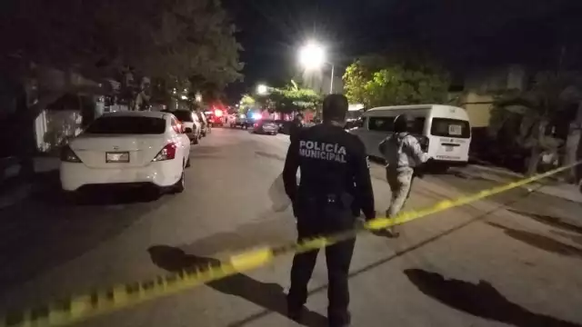 Los hombres armados huyeron a bordo de un taxi en Playa del Carmen