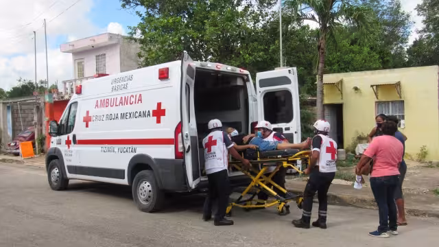 La mujer fue auxiliada por su familia a quienes les indicó que se sentía mal.