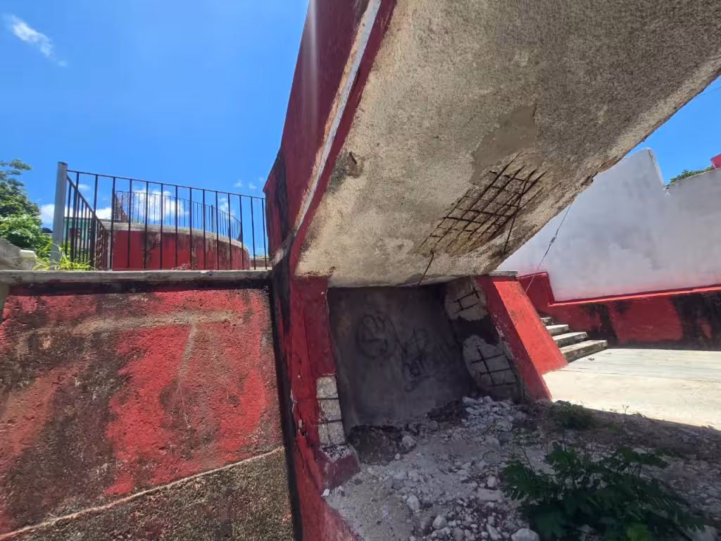 Puente Nardos se deteriora ante el abandono en Campeche