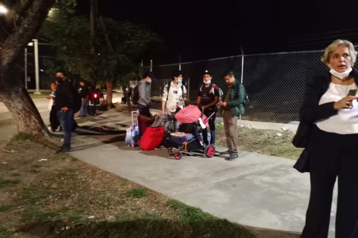 Falta de taxis en en el aeropuerto de Mérida obliga a pasajeros a ...