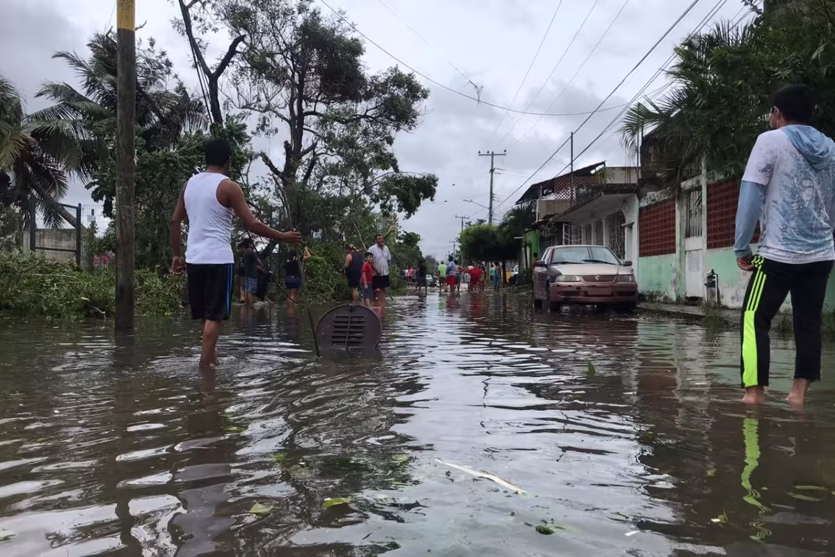 Zeta llegaría como huracán categoría 1 a Quintana Roo - PorEsto
