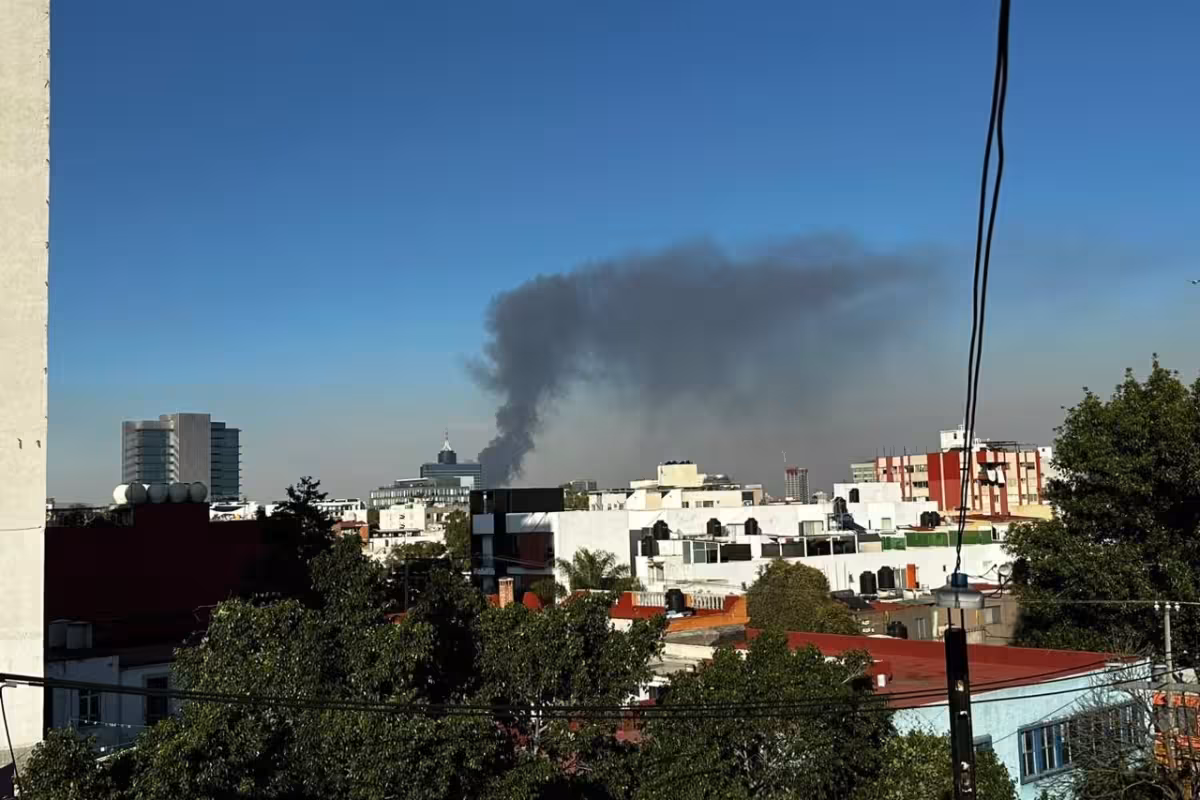 Incendio consume una bodega en el Centro de la CDMX - PorEsto