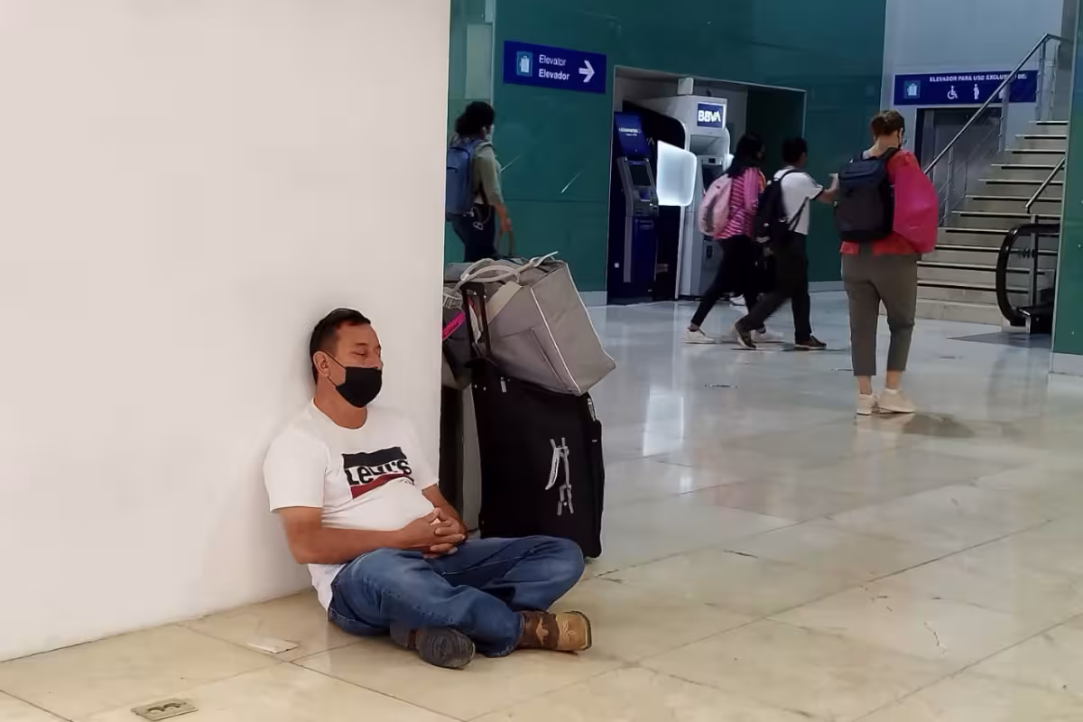 Viva Aerobus deja varados a pasajeros del aeropuerto de Mérida por seis ...