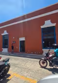 El inmueble de la calle 61 está ocupado por Ópticas Gary, pero no existen registros de ningún convenio o comodato en la Plataforma Nacional de Transparencia.