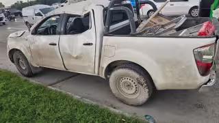 Volcadura de camioneta en bulevar Colosio genera tráfico pesado en Cancún