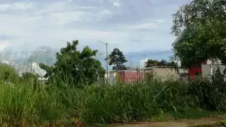 En este lote baldío del Fraccionamiento Caribe de Chetumal los hombre intentaron raptar y abusar de una menor de dos años