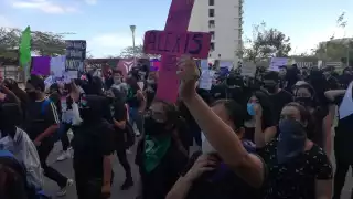 El 9 de noviembre de 2020, un grupo de manifestantes fue dispersado con el uso excesivo de la fuerza pública en la explanada del Palacio Municipal