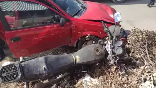 En el lugar los primeros en llegar fueron elementos de la Policía Municipal, quienes al verificar la magnitud de los hechos