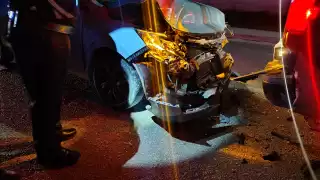 Choque por alcance en la avenida Portillo de Cancún deja daños materiales y un conductor detenido