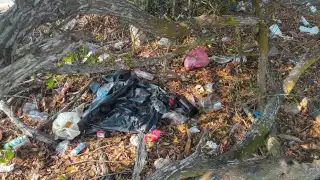Pobladores del puerto exhortan a los visitantes a que no dejen su basura y se la lleven con ellos