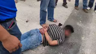 Los vecinos amarraron al asaltante con mecate y un cinturón