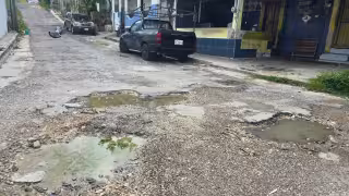 “Vivimos en el olvido": Lluvias forman ríos dentro de casas por falta de drenaje en colonias de Campeche