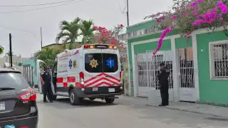 Abuelito se desmaya por golpe de calor en Kanasín