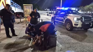 Movilización de cuerpos de emergencia por hombre inconsciente en estacionamiento de Chedraui Tacubaya