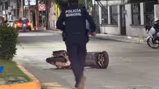 Aparatoso choque entre dos motocicletas deja a tres jóvenes lesionados; una adolescente se encuentra en estado crítico