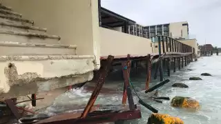 En algunos hoteles el mar ya alcanzó algunas estructuras. Foto: Víctor Rodríguez