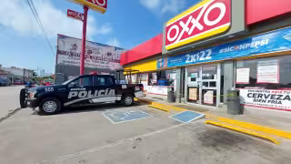 El par de delincuentes escapó del lugar para evitar que fueran detenidos por las autoridades