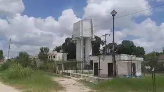 Por fallas eléctricas vecinos de Escárcega se quedan sin agua