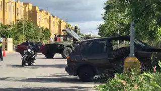 El cuerpo del conductor de 20 años permaneció en el vehículo hasta la llegada del Semefo a la Supermanzana 249 de Cancún