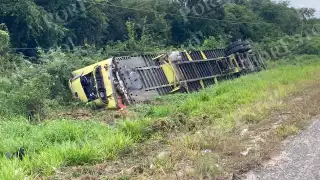 Elementos de la GN hicieron las maniobras correspondientes para recuperar el vehículo