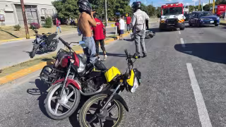 Aparatoso choque de tres motocicletas  deja una mujer lesionada y provoca caos vial en Ciudad del Carmen