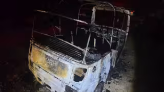 Asaltan a mototaxista y queman su unidad cerca de la avenida Galaxias del Sol en Cancún