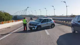 Aparatoso choque en periférico Pablo García deja un lesionado y afecta circulación
