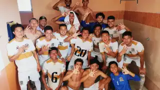 En los minutos finales, el representativo de Campeche se fue con todo al ataque buscando el empate, sin embargo no logró hacer frente