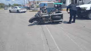 Motociclista en Harley-Davidson termina lesionado tras choque contra automóvil en Escárcega
