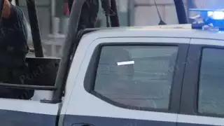 El detenido por portación ilegal de armas en Cozumel fue llevado al muelle fiscal para abordar una embarcación y llegar a Playa del Carmen, donde lo esperaba una unidad que lo llevaría a Cancún