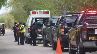 Conductor pierde el control de su camioneta y choca contra un árbol en San Crisanto