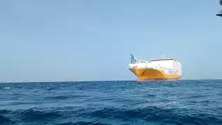 El buque continúa encallado en Sisal mientras continúan las evaluaciones ambientales