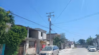 No aguantó el calor: Falla en transformador de la CFE deja sin luz a toda una colonia en Escárcega