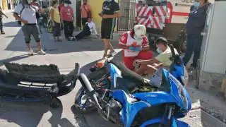 La mujer regresó al lugar donde atropelló a los motocilistas, luego de avanzar 50 metros