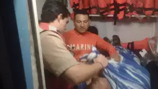 Paramédicos atendieron al hombre para lograr estabilizarlo