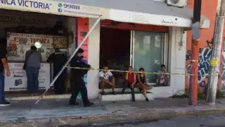 Asaltantes se llevan medio millón de pesos en una joyería de Cancún