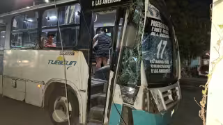 Colisión entre dos autobuses deja como saldo cinco lesionados en la Supermanzana 219 de Cancún