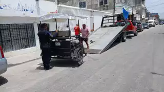 Aseguran a mototaxista “El Tamalero” en Escárcega por ingerir alcohol en vía pública