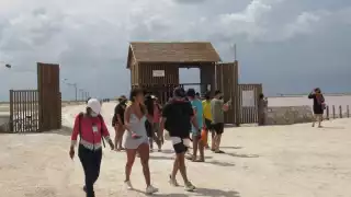 Aumenta afluencia de turistas en las playas del Litoral Oriente de Yucatán