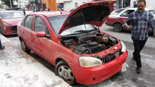 Evitan que incendio consuma auto en Ciudad del Carmen