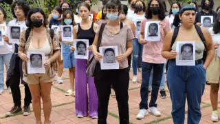 Alumnos de la Universidad Autónoma de Yucatán realizaron un pase de lista por los 43 normalistas de Ayotzinapa