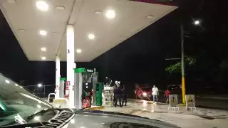 Mujer da a luz en una gasolinera en Guerrero