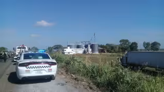 El trailero resultó ileso en el accidente
