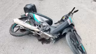 Un menor motociclista termina hospitalizado tras fuerte choque con mototaxi en la Supermanzana 227 de Cancún