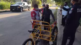 Testigos indicaron que es la segunda vez que el abuelito se desvanece mientras maneja su triciclo en Carrillo Puerto